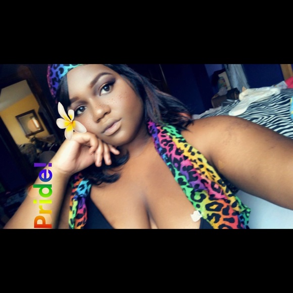 Meet your Posher, Akayla - Picture 3 of 3